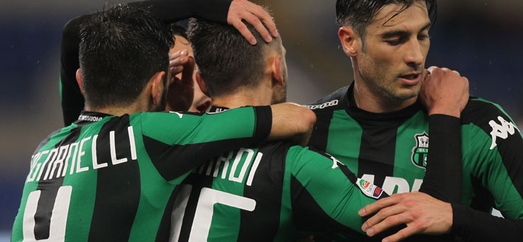 Copertina: Sassuolo esulta con Defrel e Berardi, Lazio: addio sogni europei