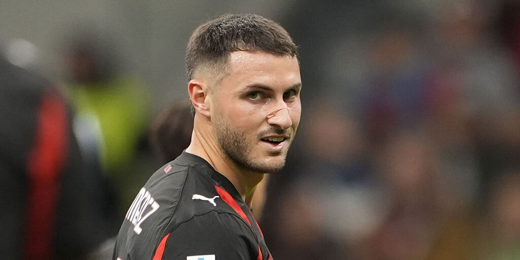 Copertina: Milan, senti Giménez: "Intendo ripagare tutto in campo, è stata dura"