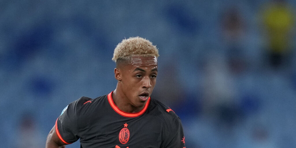 Copertina: Milan, oggi amichevole col Padova: Hutchinson sotto osservazione
