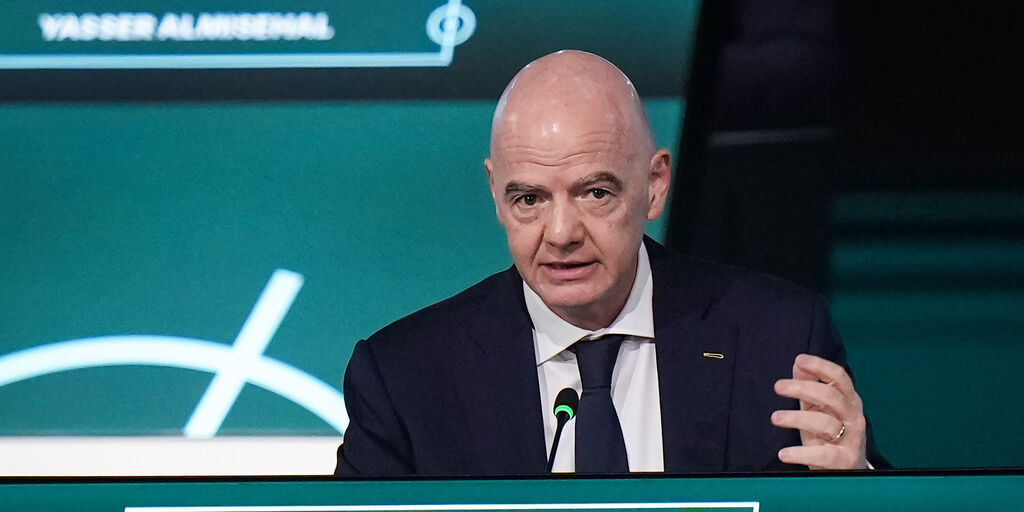 Copertina: La provocazione di Infantino: "Mondiale a 208 squadre e vediamo se l'Italia si qualifica"