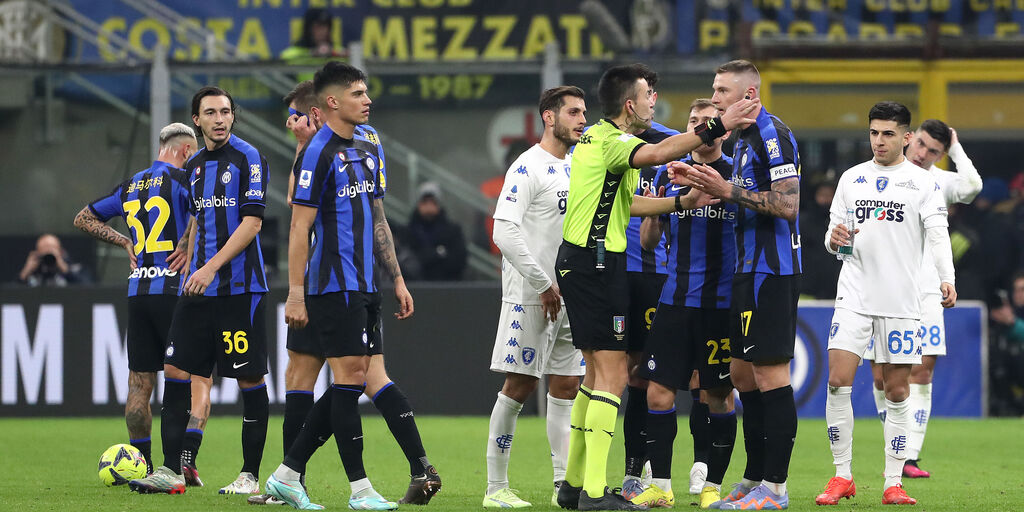 Copertina: L'espulsione di Skriniar e Baldanzi condannano l'Inter: trionfo Empoli a San Siro