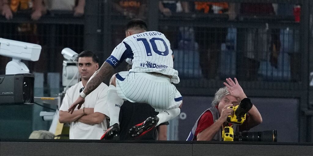Copertina: Koné scappa, Lautaro lo riprende: tra Roma e Inter è 2-2
