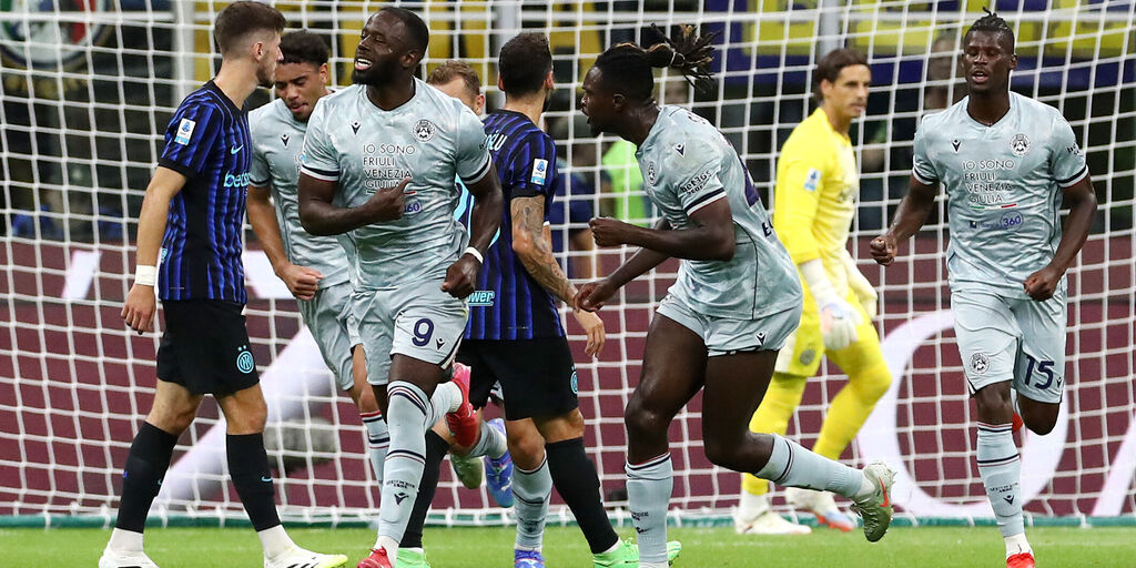 Copertina: L'Udinese sbanca San Siro: 1-2 all'Inter nel segno di Davis e Atta