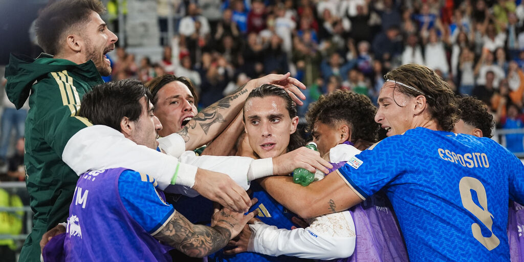 Copertina: L'Italia travolge la Turchia per la seconda volta: Mancini batte Montella 3-1