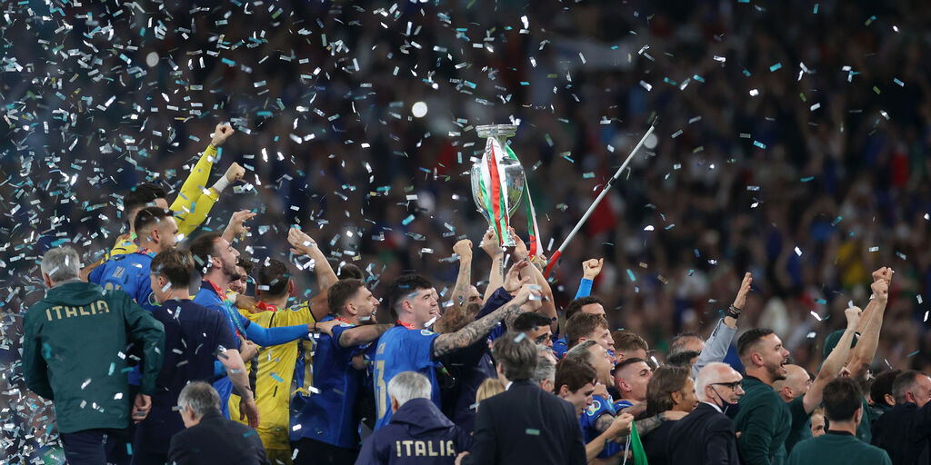 VIDEO - Italia Campione, la gioia di Berardi e Chiellini in pullman (Getty Images) VIDEO - Italia Campione, la gioia di Berardi e Chiellini in pullman (Getty Images)