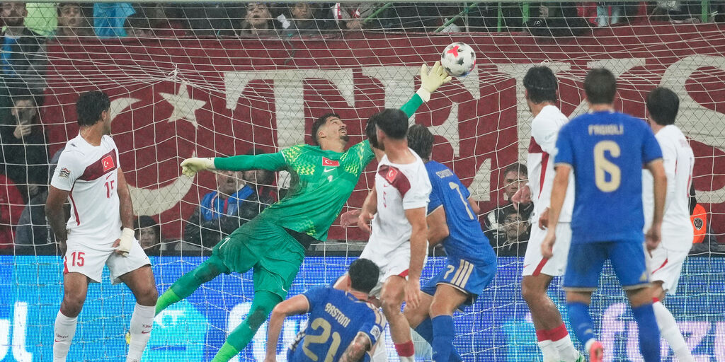 Copertina: DIRETTA - Turchia-Italia 0-3 (9' Bastoni, 22' Frattesi, 27' Kayode): dominio azzurro!