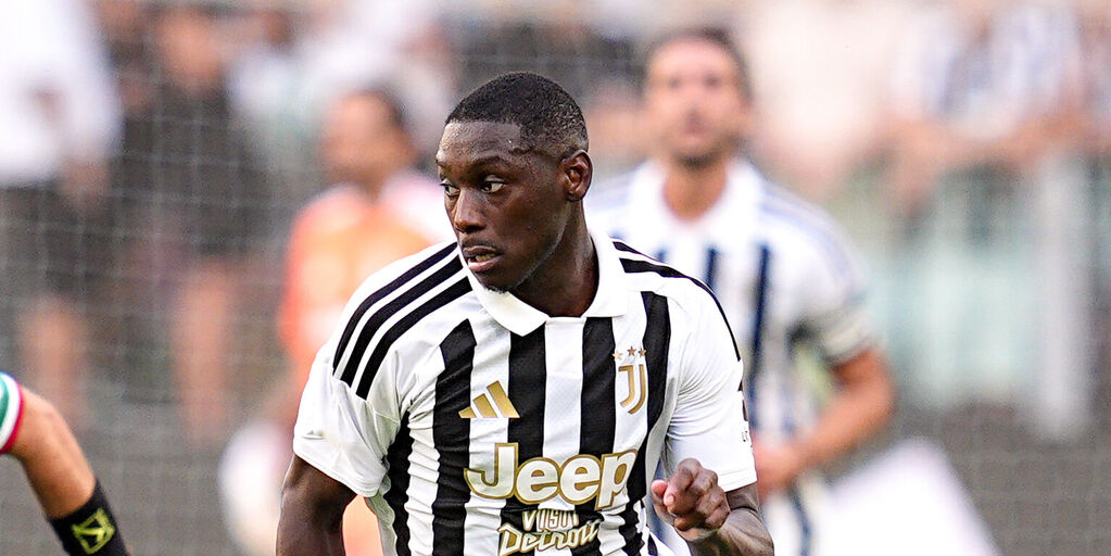 Copertina: Frosinone-Juventus, formazioni ufficiali: c'è Kolo Muani, fuori Cambiaso e Ghedjemis