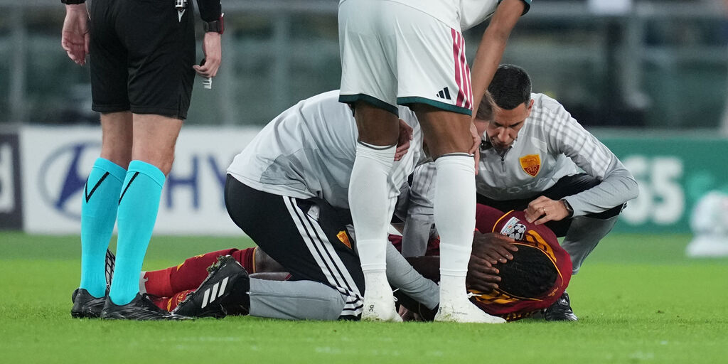 Copertina: Roma, infortunio e cambio obbligato per Koné in Champions League
