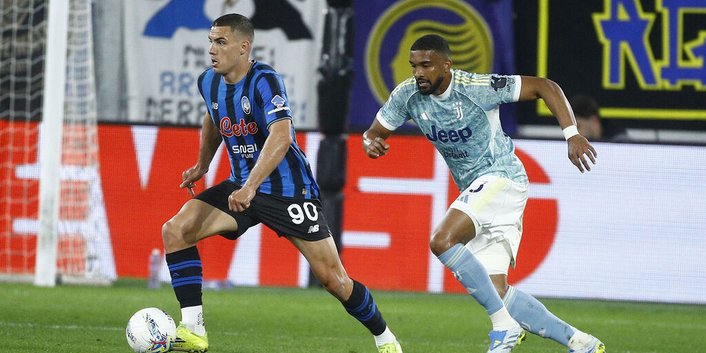 Copertina: Juventus corsara a Bergamo: battuta l'Atalanta 0-1, decisivo Boga