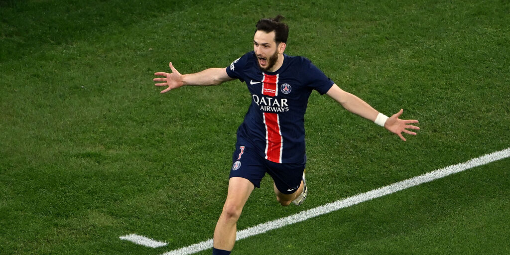 Copertina: Kvaratskhelia non dimentica il Napoli: "Scudetto meritato, lo considero anche mio"