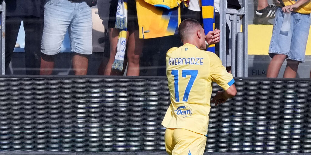 Copertina: Kvernadze stupisce con il Frosinone: il Napoli lo segue