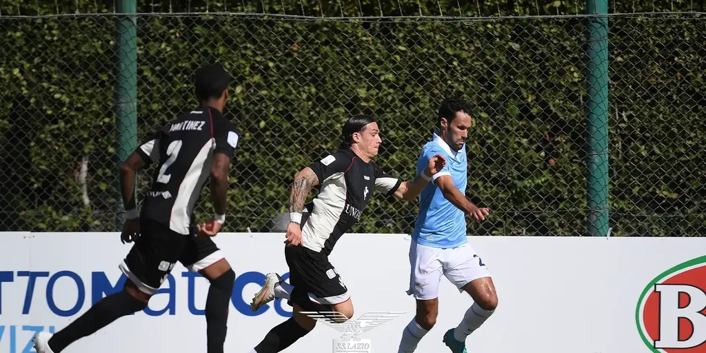 Copertina: Lazio, due gol contro l'Arezzo: a segno Pinamonti e Diogo Leite