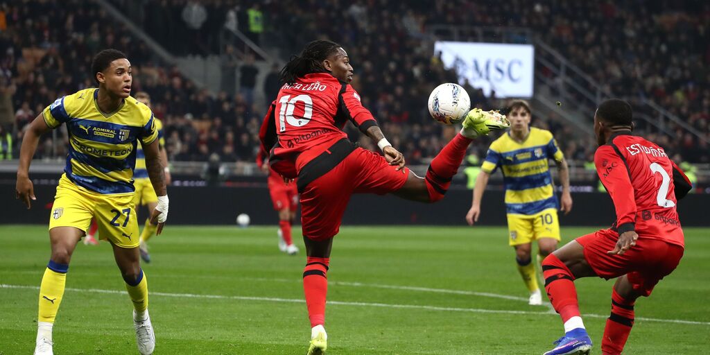 Copertina: Troilo convalidato dopo revisione VAR: cade il Milan con il Parma, 0-1