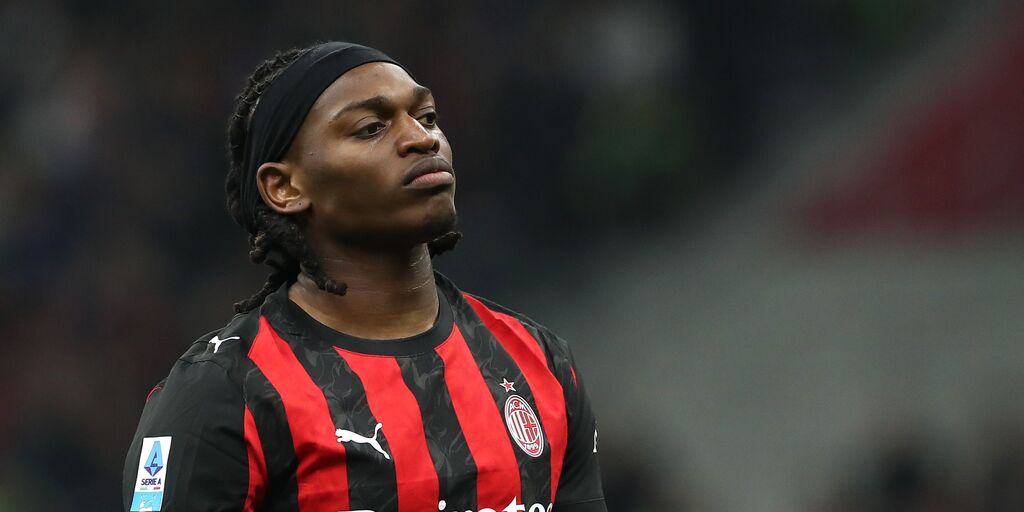 Copertina: Milan, Leao vola all'estero per un consulto medico: vuole essere al top col Napoli