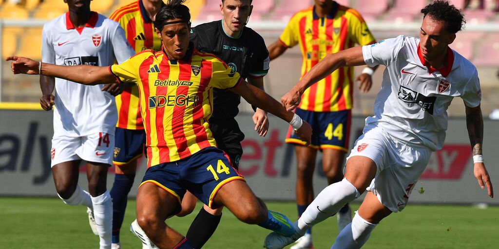 Copertina: Coulibaly trascina il Lecce: 3-2 sul Monza