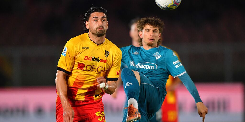 Copertina: Il piede di Harrison, la testa di Tiago Gabriel: Lecce-Fiorentina finisce 1-1