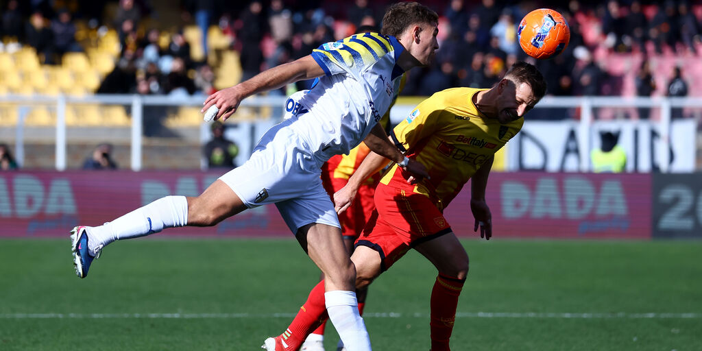 Copertina: Il Lecce si butta via, il Parma ne approfitta: 1-2 per i gialloblu
