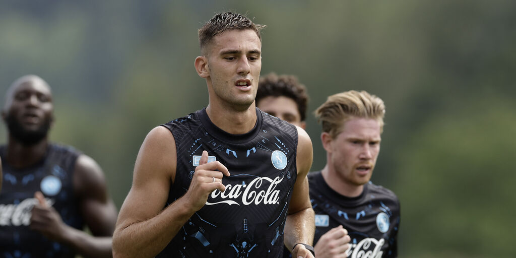 Copertina: Napoli, oggi test con la Carrarese: Lucca verso il recupero