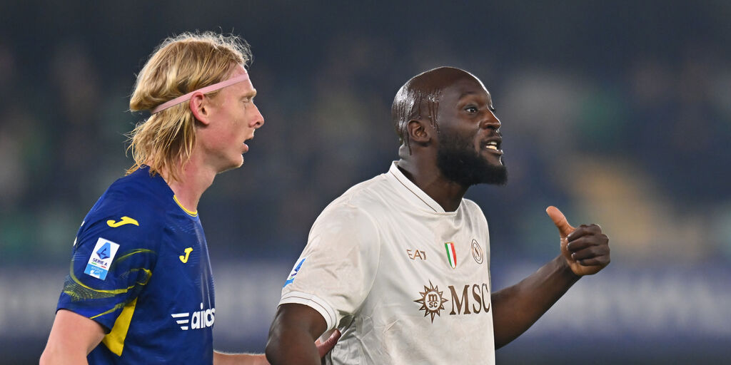 Copertina: Lukaku all'ultimo respiro: blitz del Napoli contro uno stoico Verona