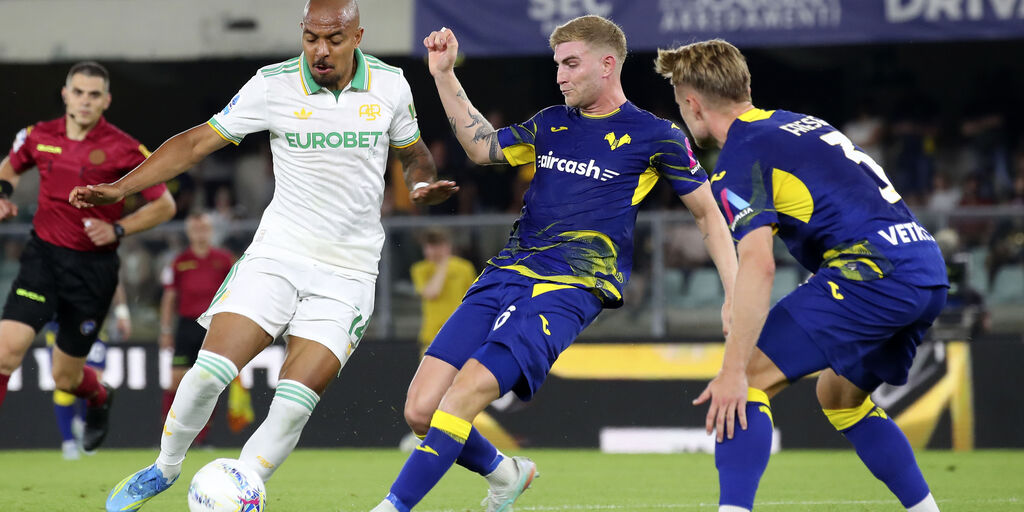 Copertina: Malen e El Shaarawy stendono il Verona: 2-0 al Bentegodi e Roma in Champions