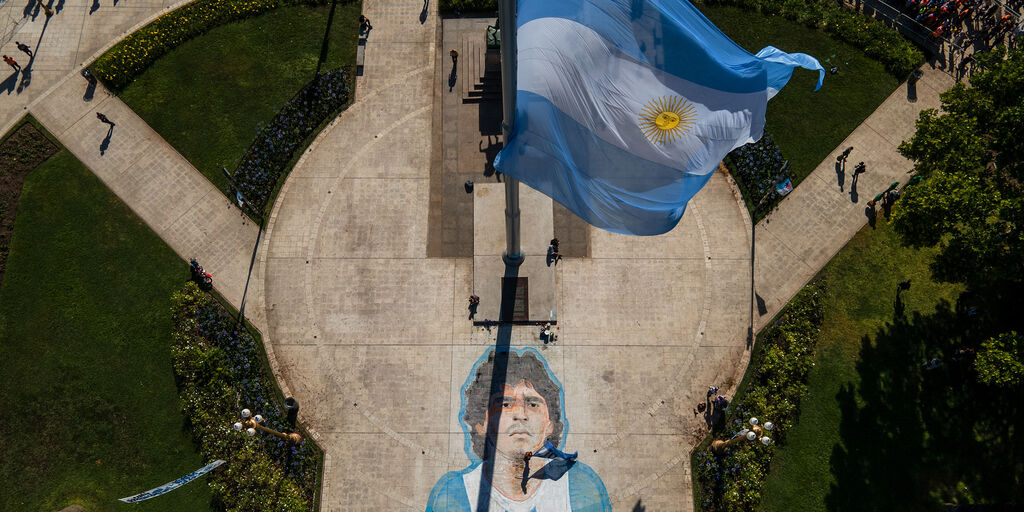 Copertina: Quando Maradona cantò: "La mano de Dios"