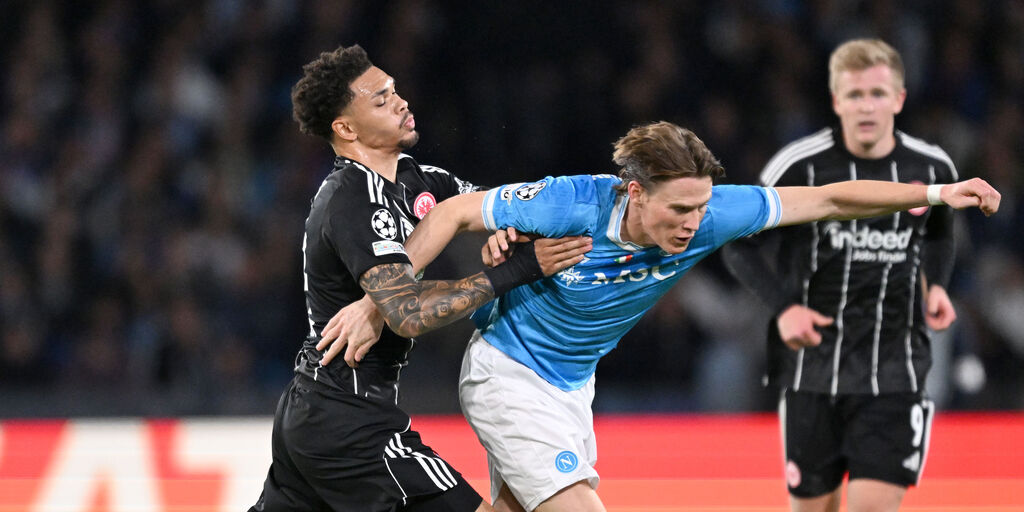Copertina: Il Napoli sbatte sul Francoforte: finisce 0-0 al Maradona