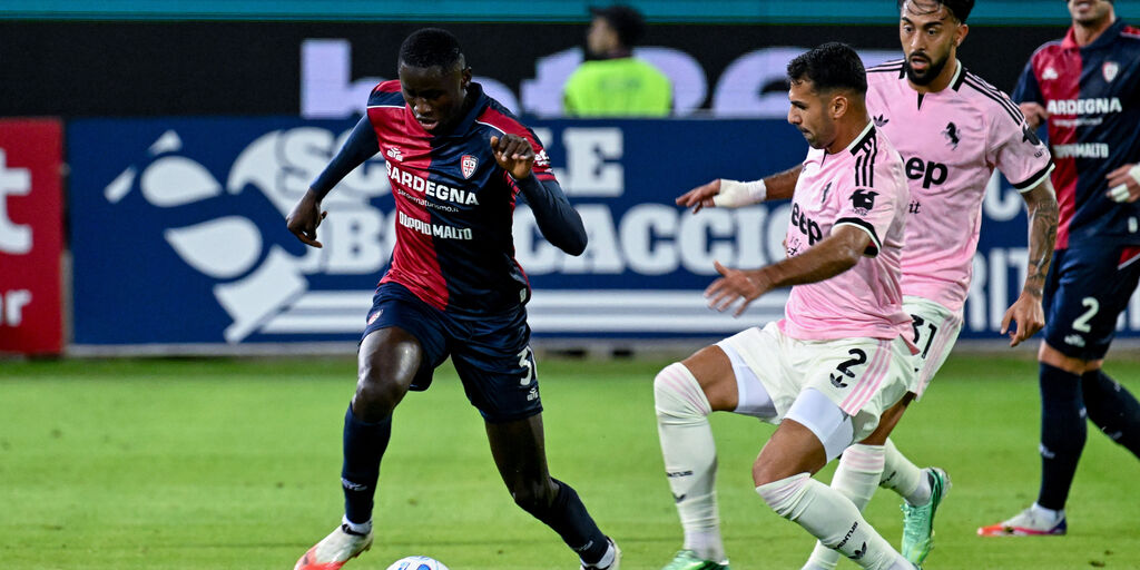 Copertina: Il Cagliari ferma anche la Juventus: Maldini segna ancora, Kolo Muani evita la sconfitta