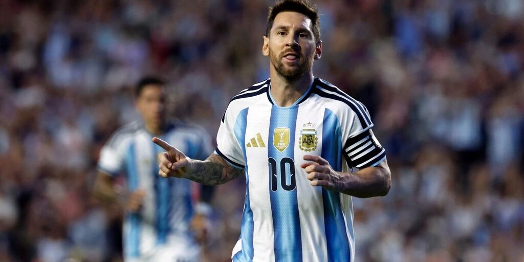Copertina: Infinito Messi: tripletta all'Algeria, l'Argentina domina a Kansas City