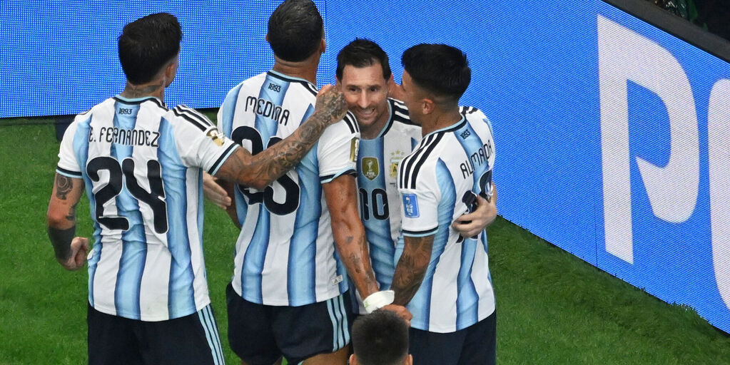 Copertina: Messi è implacabile! Sbaglia il rigore, poi firma la doppietta: l'Argentina batte l'Austria 2-0