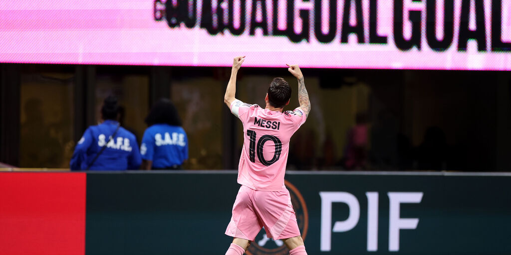 Copertina: Inter Miami-Porto 2-1: la pennellata di Messi vale tre punti