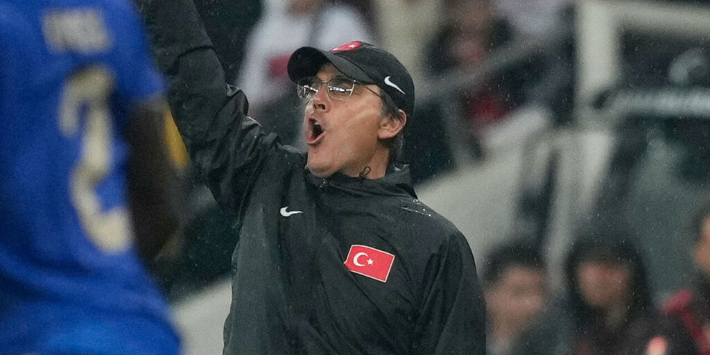 Copertina: L'Italia di Mancini travolge la Turchia e la panchina di Montella ora trema