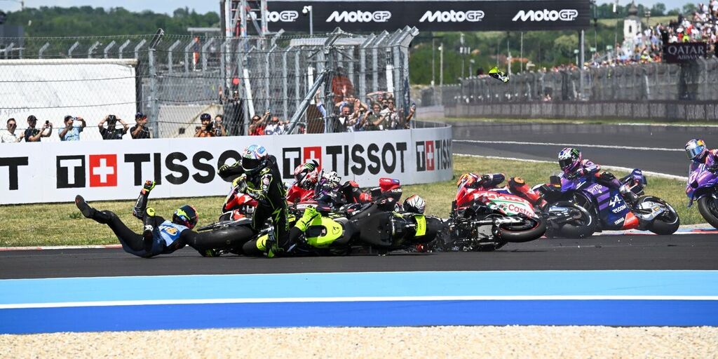 Copertina: MotoGP, maxi incidente in Ungheria: poi trionfa Marquez