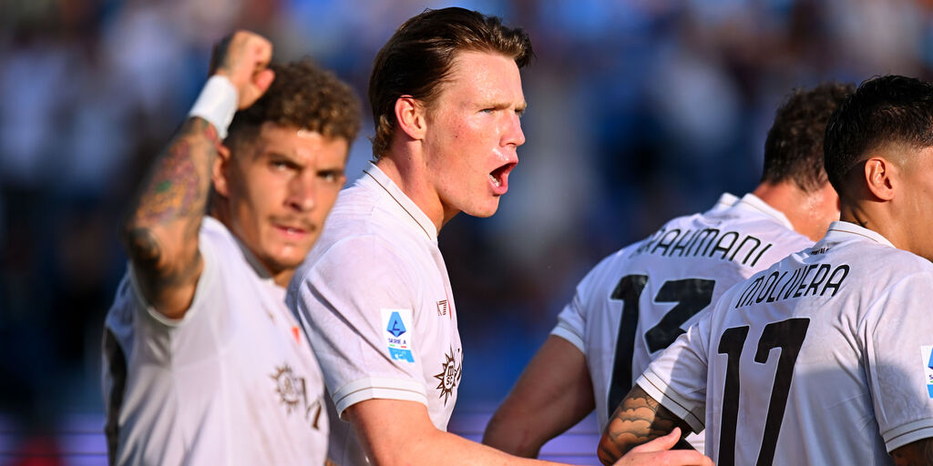 Copertina: Il Napoli riprende da dove aveva lasciato: 0-2 al Sassuolo, decidono McTominay e De Bruyne