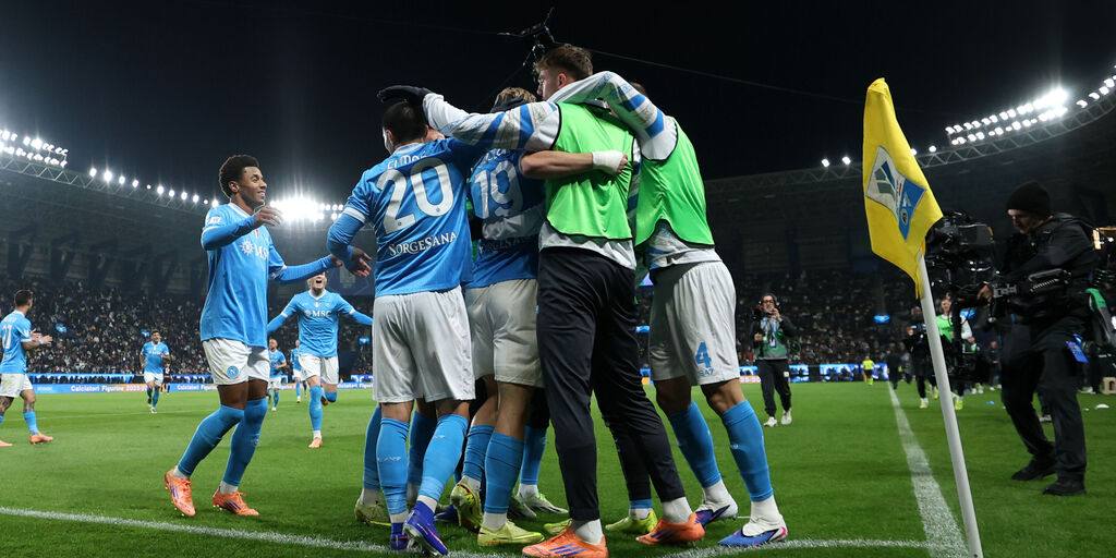 Il Napoli vola sulle ali di Neres e Hojlund! Milan KO, azzurri in finale