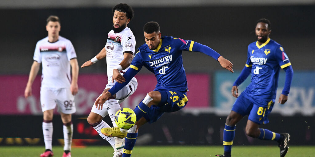 Copertina: Ngonge trascina ancora il Verona: ko doloroso per la Salernitana