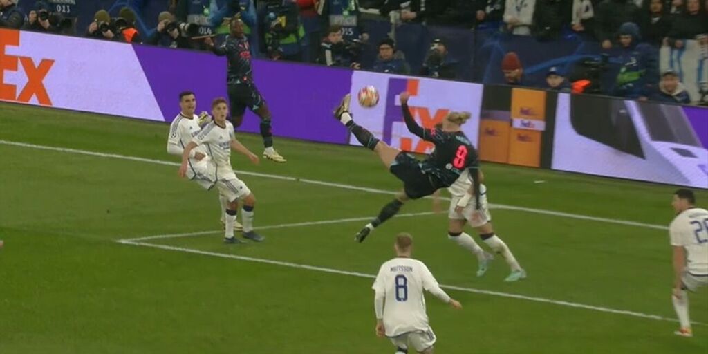 Copertina: Pazzesco Haaland: acrobazia record in Champions