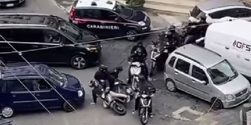 Copertina: Scontri tifosi Napoli-Sporting Lisbona: caos in città, il video