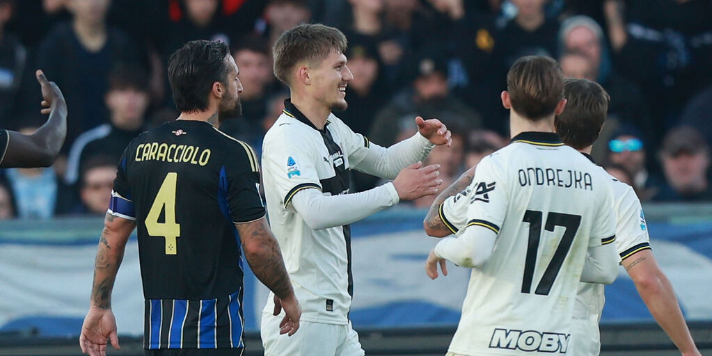 Un rigore decide la sfida salvezza tra Pisa e Parma. Nzola si fa cacciare