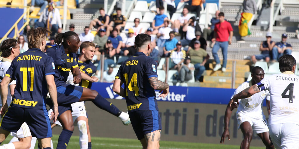 Copertina: A Parma scoppia la Elphege-mania: Pisa ko e salvezza in cassaforte