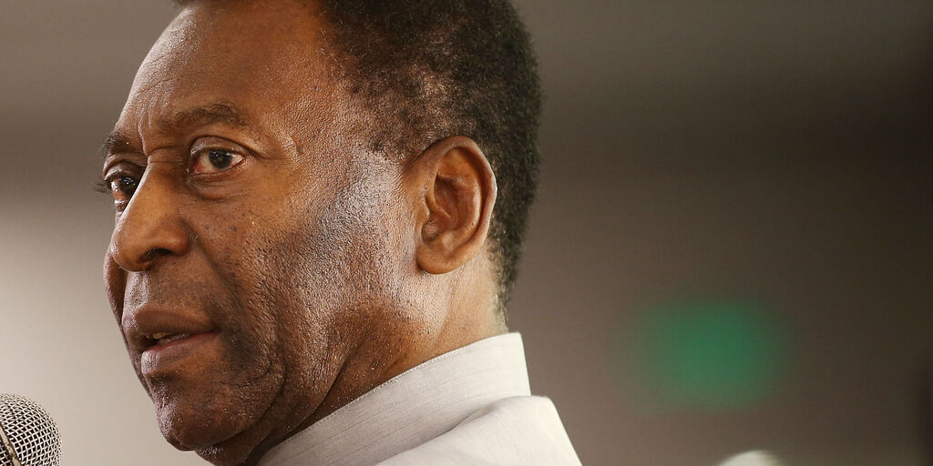 Copertina: Addio a Pelè: il commovente saluto del Napoli