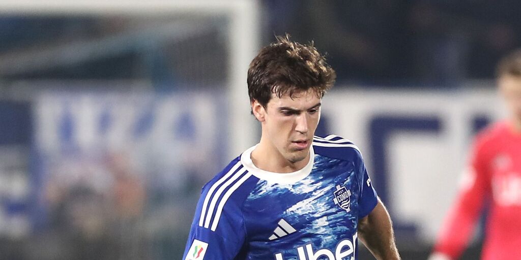 Copertina: Como, infortunio e cambio obbligato per Perrone