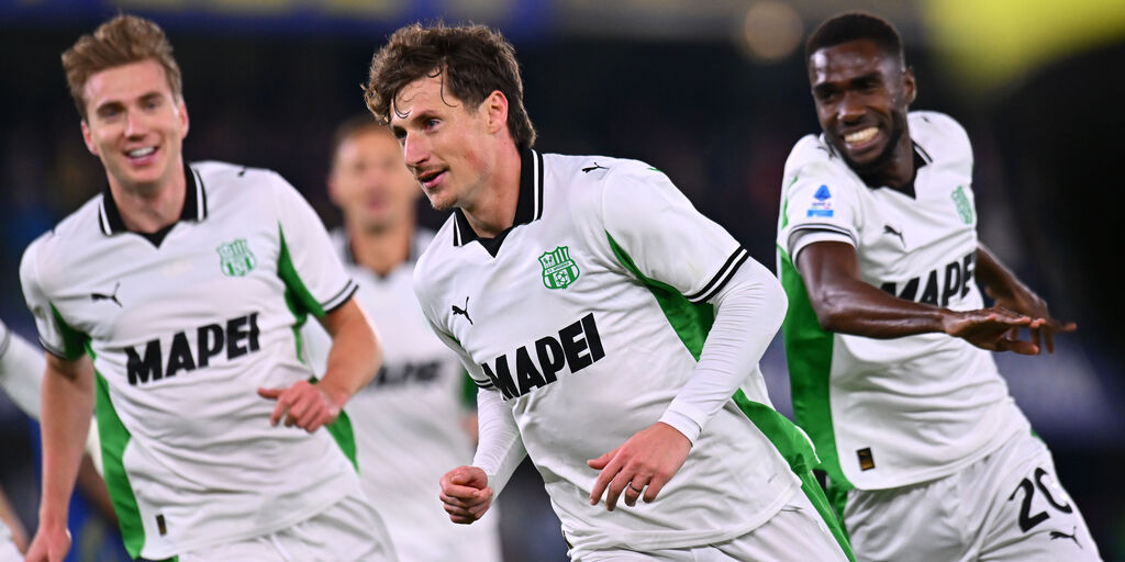 Copertina: Basta un gol di Pinamonti: il Sassuolo sbanca Verona