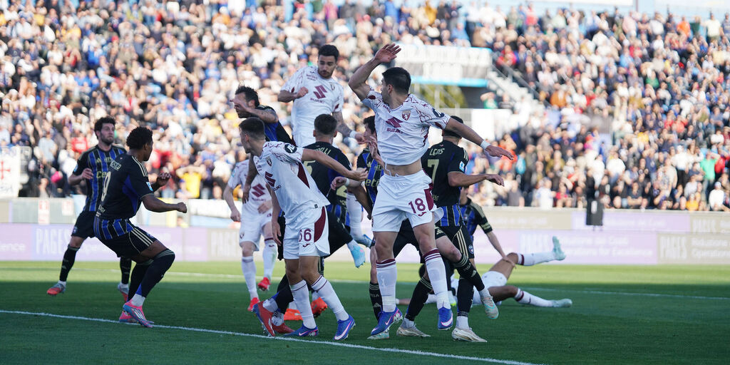 Copertina: Un guizzo di Adams nella ripresa: Pisa-Torino 0-1
