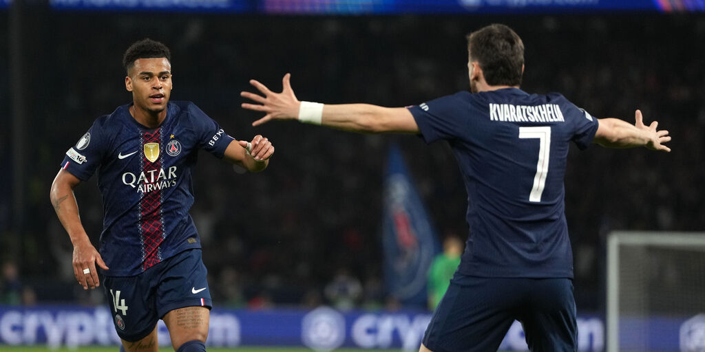 Copertina: Il Psg domina e batte un Liverpool troppo passivo: apre Doué, chiude Kvara, 2-0