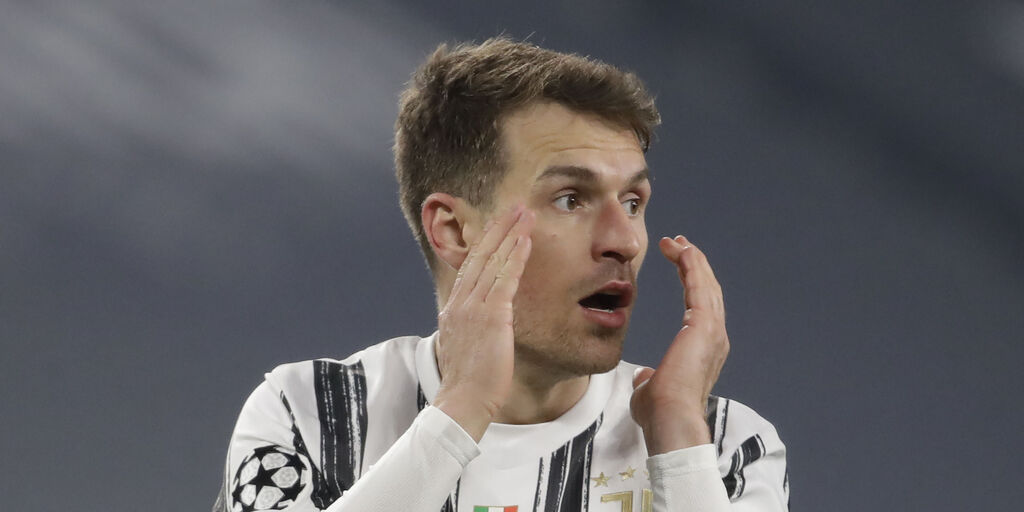 Copertina: Ramsey dice addio al calcio giocato: i suoi numeri in Italia