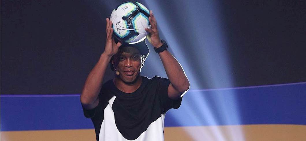 Copertina: Ronaldinho arrestato in Paraguay: aveva un passaporto falso