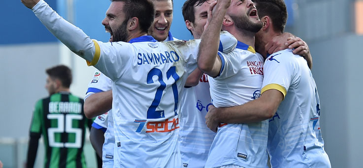 Copertina: Sassuolo e Frosinone si scambiano i doni: al Mapei Stadium è 2 a 2