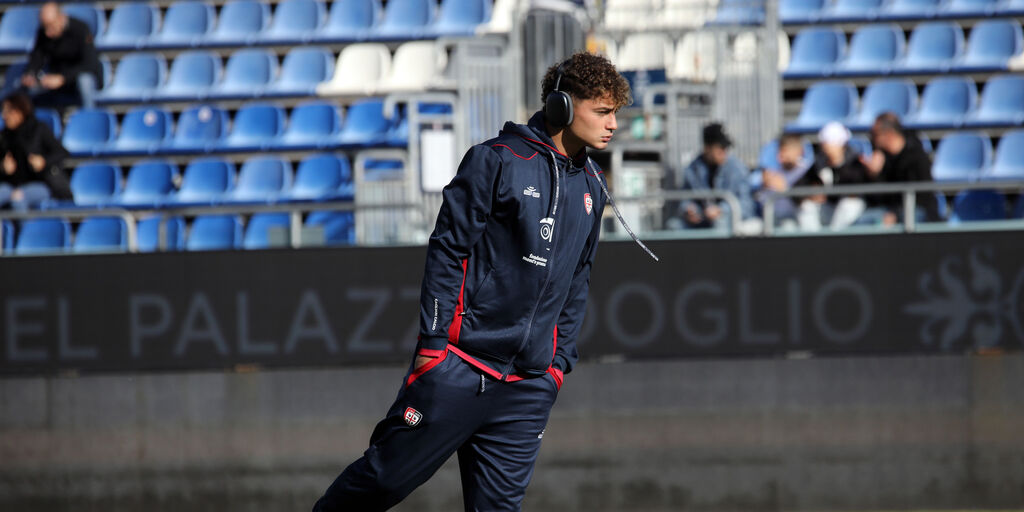 Copertina: Cagliari, Esposito: "Sto facendo bene, la vittoria con la Roma può darci una spinta"