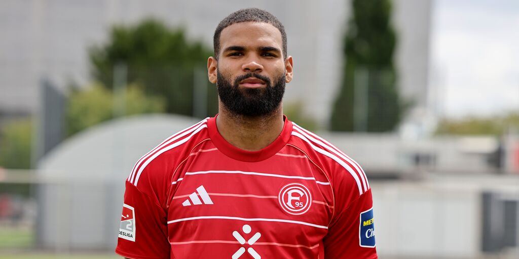 Copertina: UFFICIALE - Lecce, ecco Siebert: il difensore arriva dal Fortuna Düsseldorf