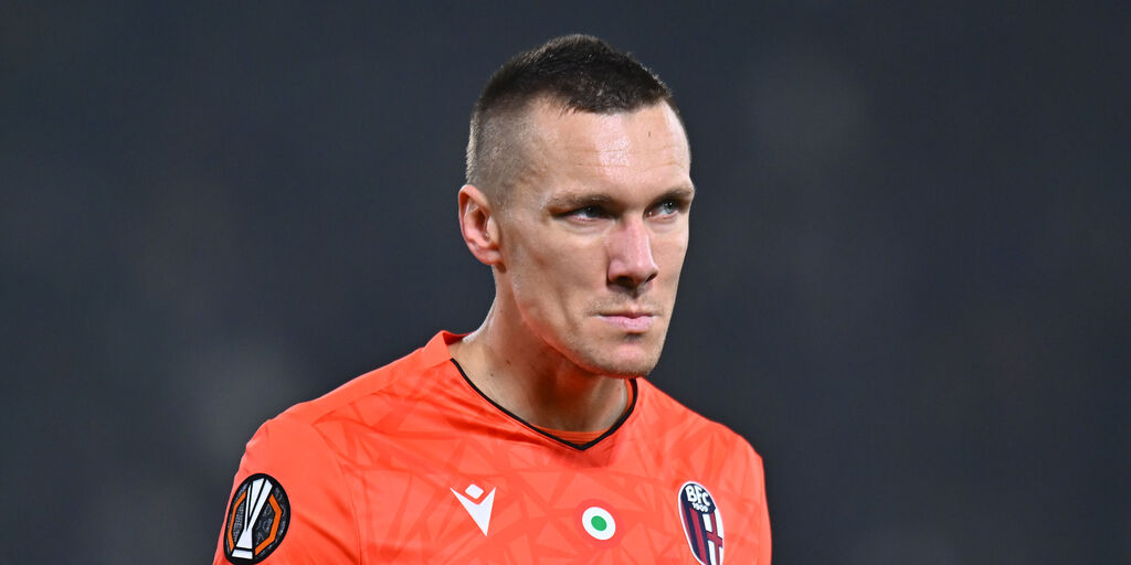 Copertina: Bologna, infortunio per Skorupski che stringe i denti